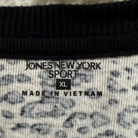 NWOT Jones New York Cotton Couture Leopard Black Tipped Vneck Top - Picture 15 of 16
